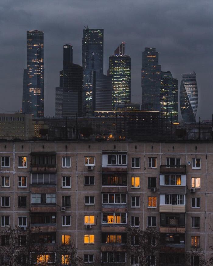 700x874, 94 Kb / Москва, многоэтажка, окна, небоскребы, москва-сити, контраст