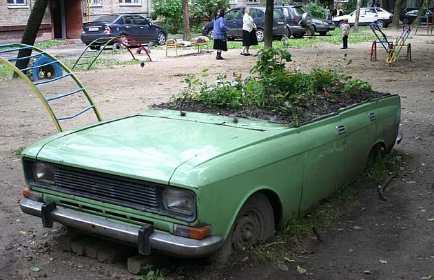 630x406, 104 Kb / москвич, клумба, авто