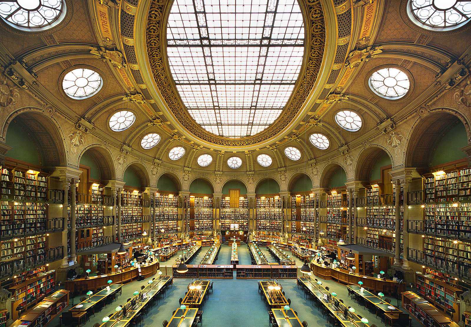 1600x1111, 378 Kb / Париж, библиотека, зал, окна, свет, арки, столы, книги