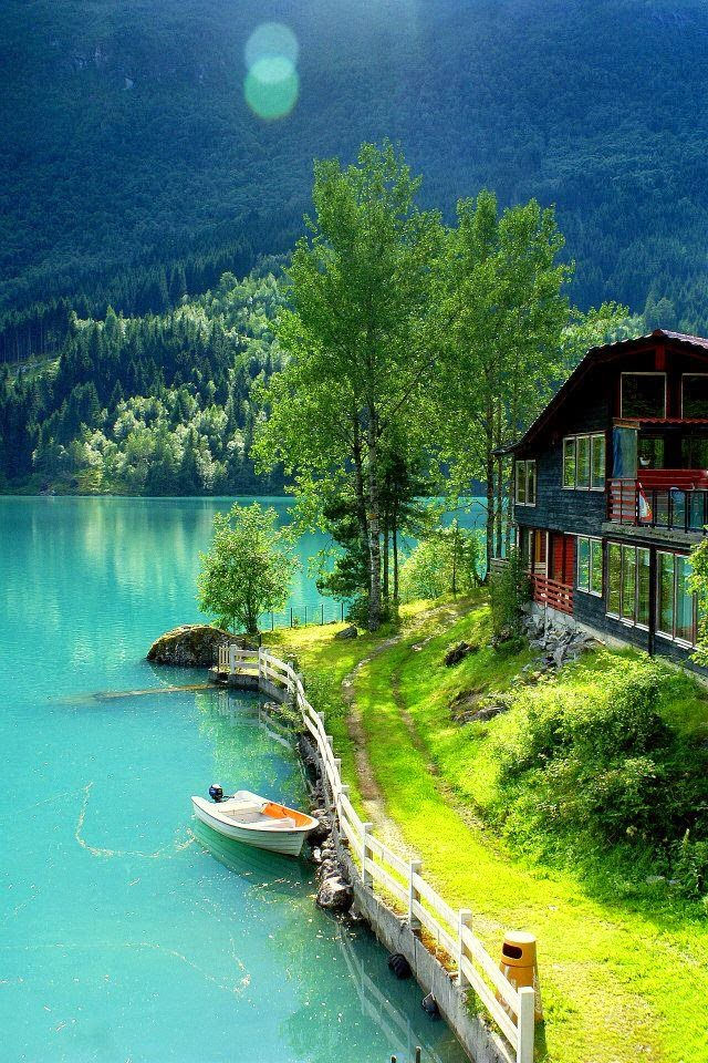 640x960, 244 Kb / река, горы, лес, дорога, лодка, дом, пейзаж, Норвегия