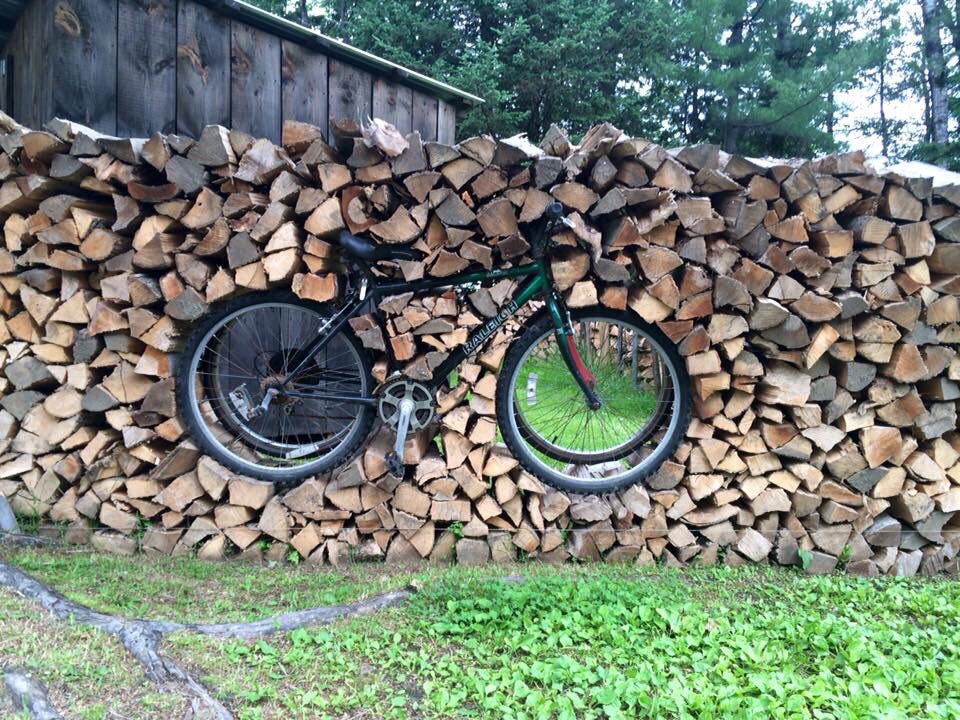 960x720, 239 Kb / велосипед, дрова, поленница