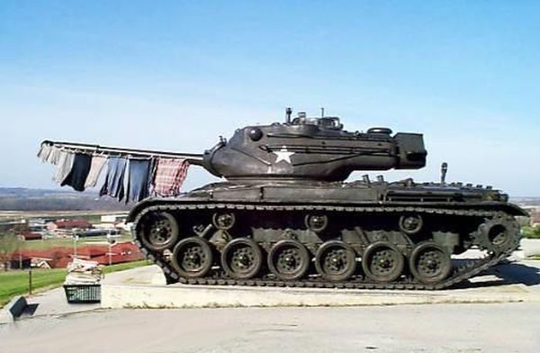 600x392, 47 Kb / танк, белье, югославия