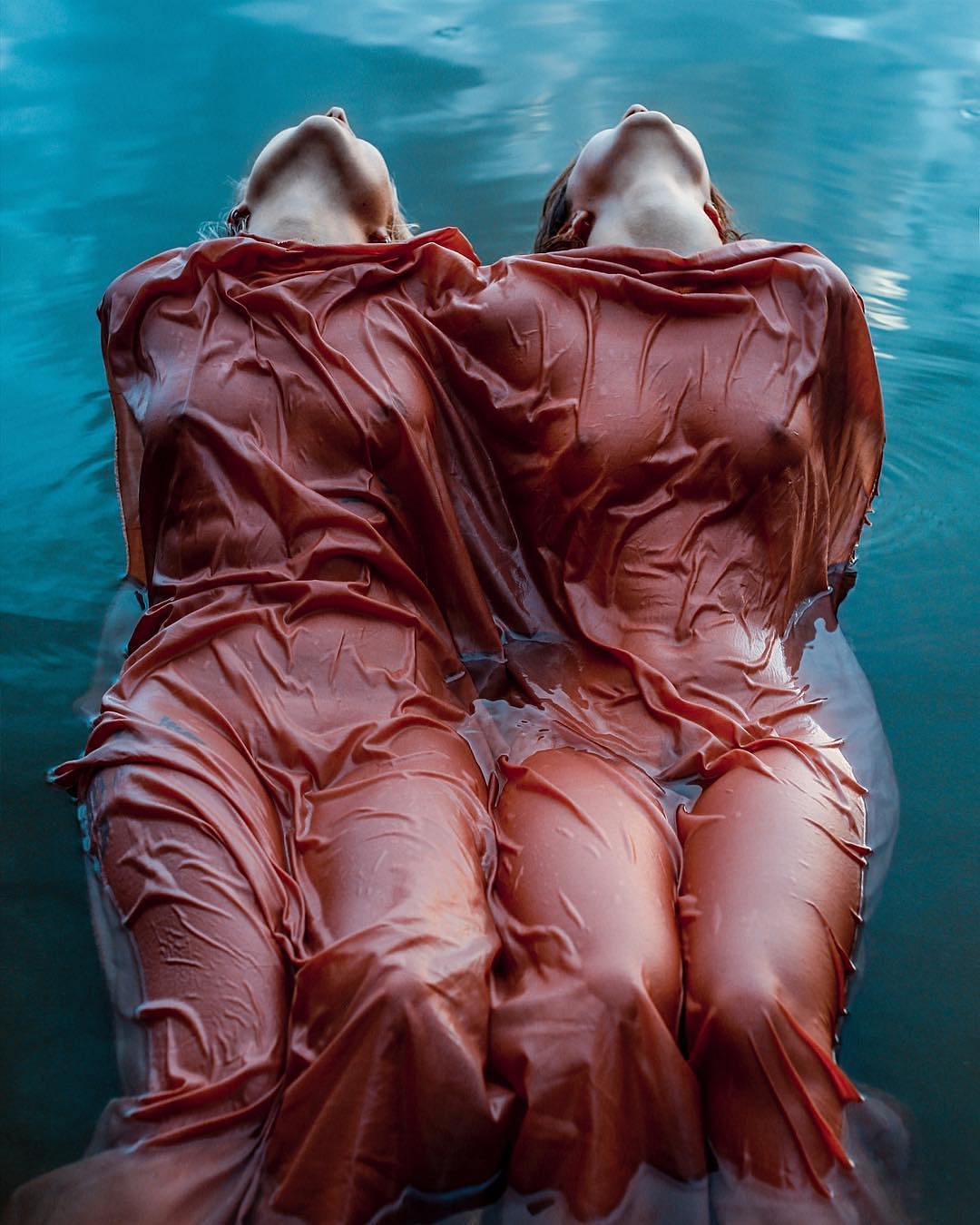 1080x1350, 149 Kb / вода, платья, Анна Панченко, близнецы, Сияние