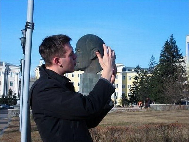 802x602, 92 Kb / ленин, поцелуй, памятник