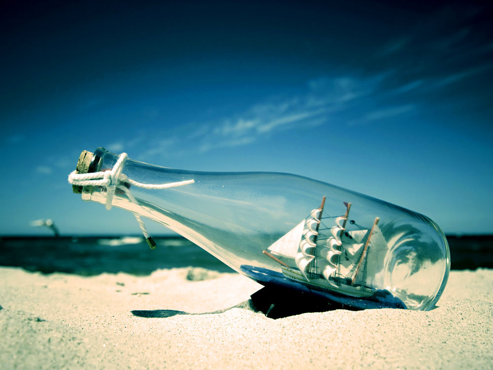 1000x750, 99 Kb / бутылка, корабль, песок, море, небо