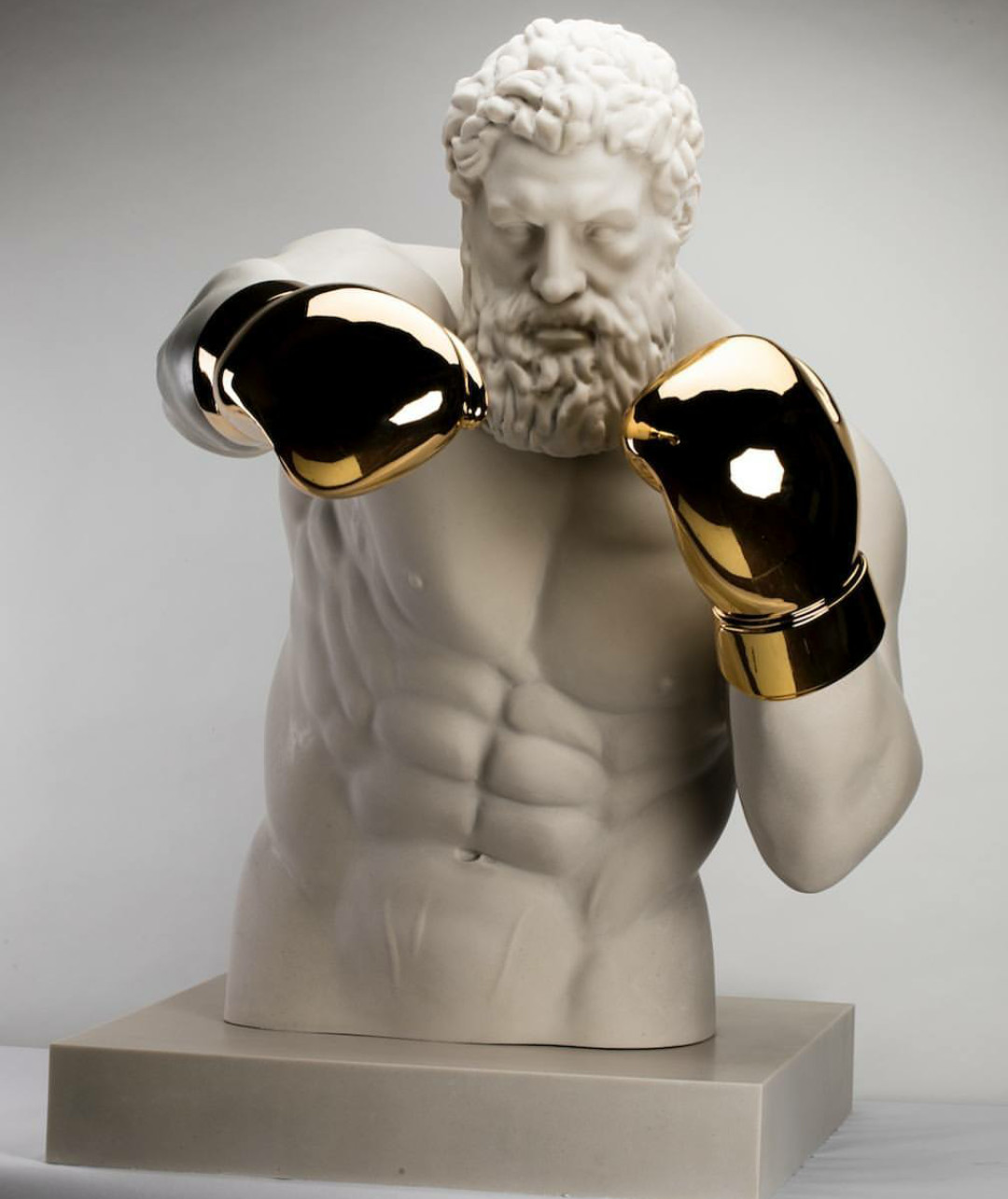 1080x1285, 146 Kb / боксер, перчатки, золотые, статуя, скульптура