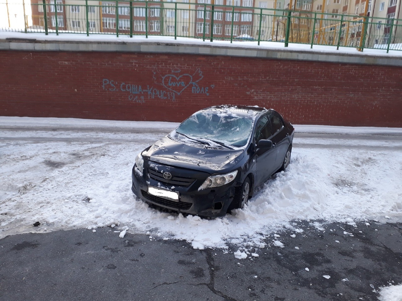1280x960, 481 Kb / снег упал с крыши, авто, toyota, снег