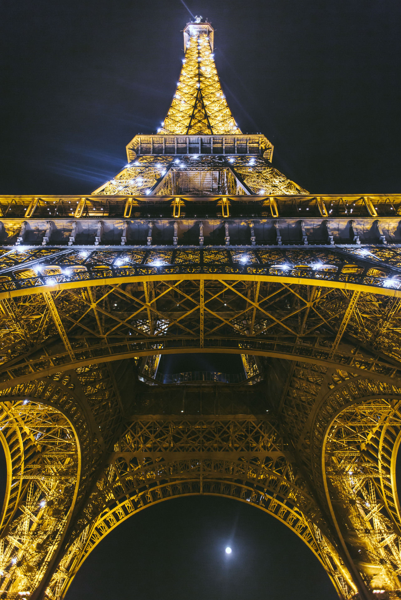 1280x1915, 625 Kb / башня, Париж, Франция, Эйфелева башня, огни