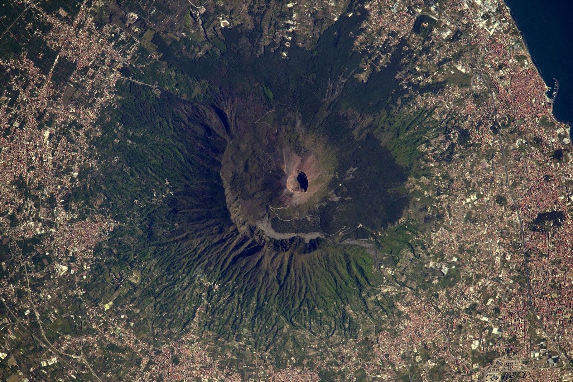 1838x1224, 612 Kb / вулкан, Везувий, Италия, кратер