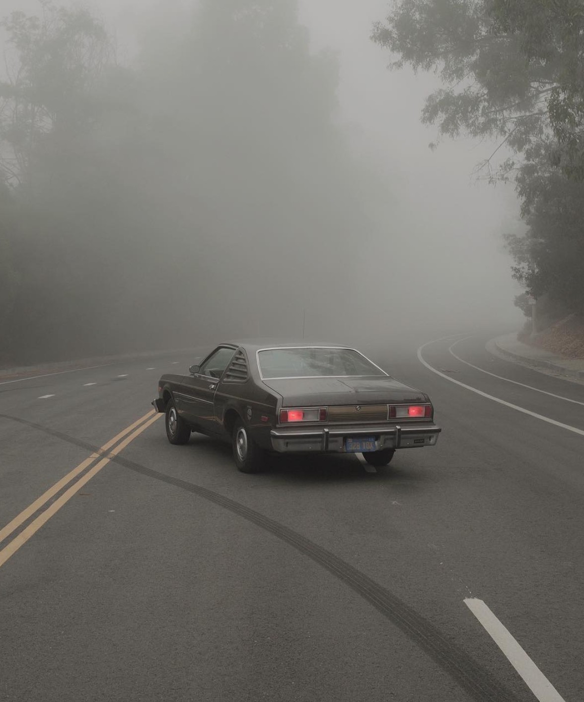 1176x1412, 193 Kb / автомобиль, туман, дорога