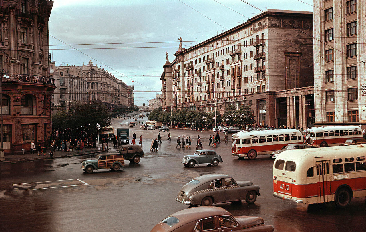 1280x811, 397 Kb / Москва, улица, СССР, автобус, автомобиль