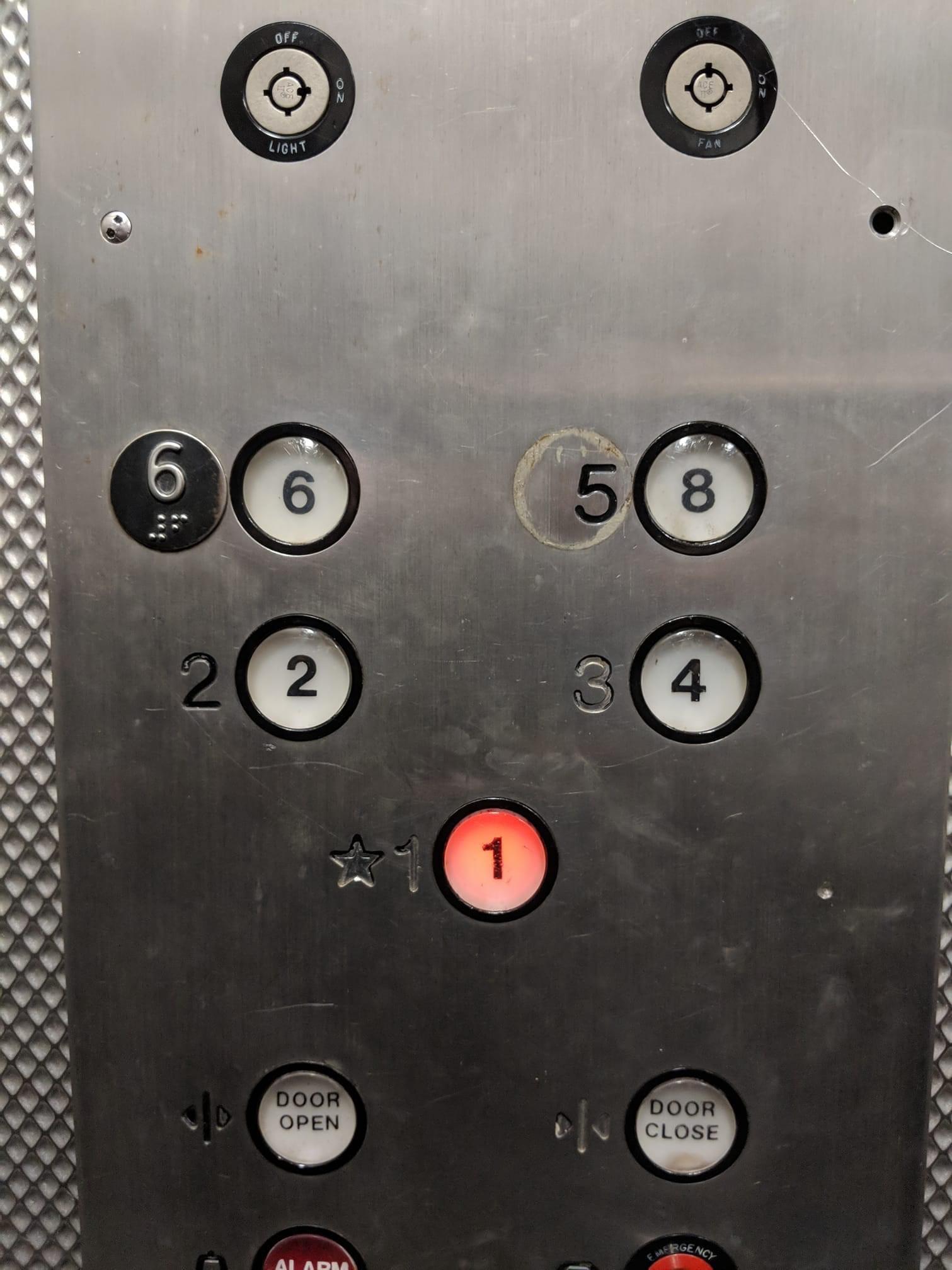 1511x2015, 201 Kb / лифт, кнопки