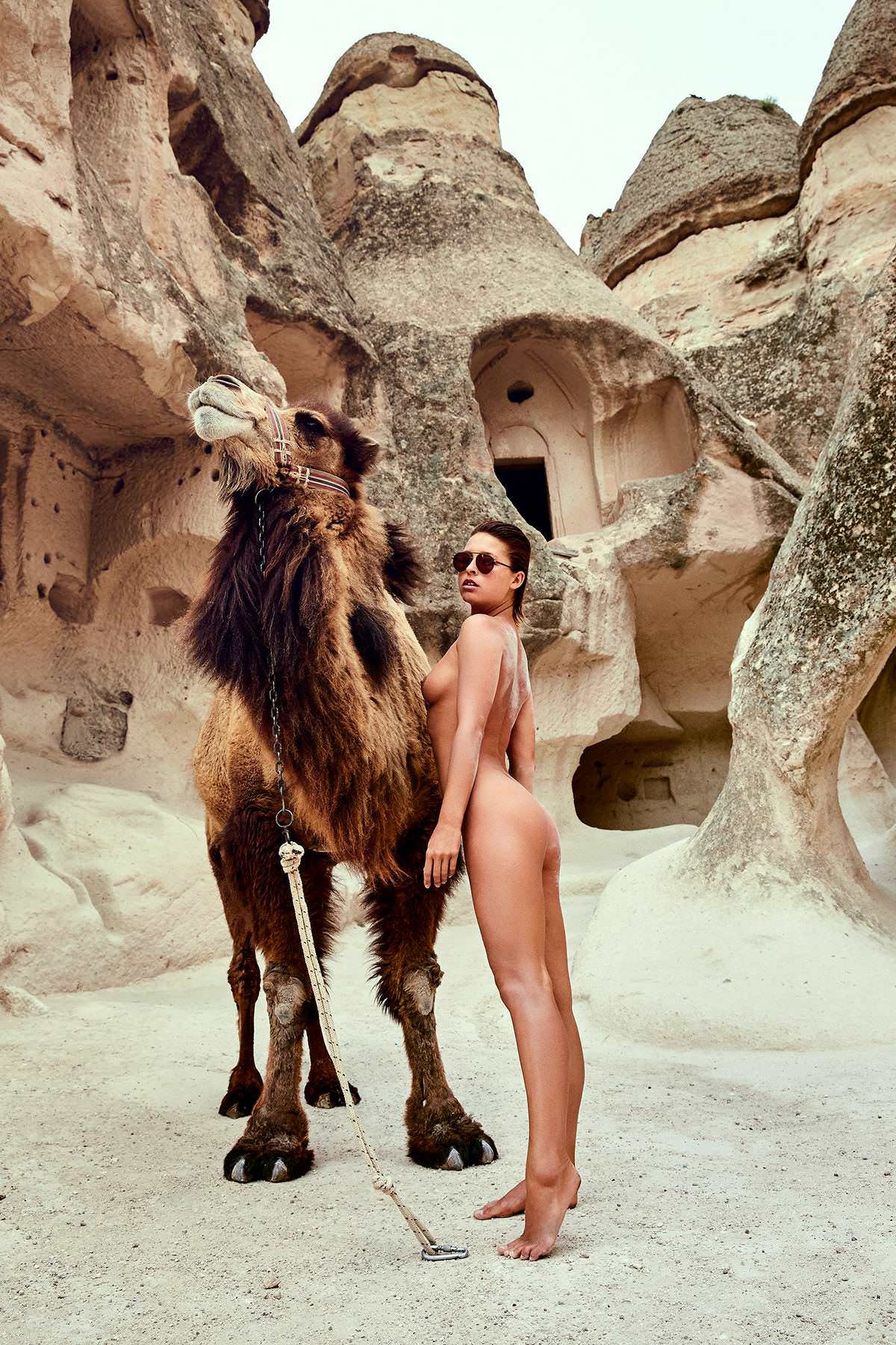 1200x1800, 334 Kb / каменные, дома, песок, женщина, верблюд, очки, Marisa Papen