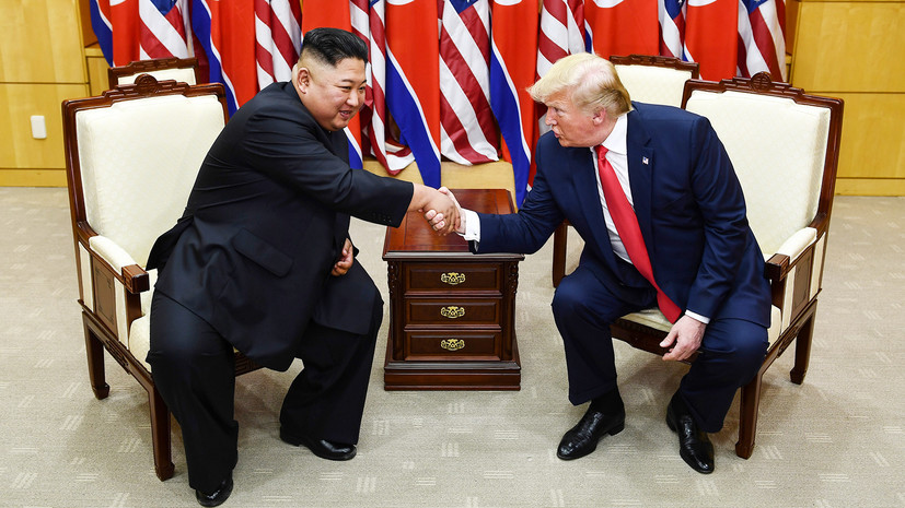 827x465, 143 Kb / Дональд Трамп, встреча, рукопожатие, флаг, кресло, ким чен ын, северная корея, сша