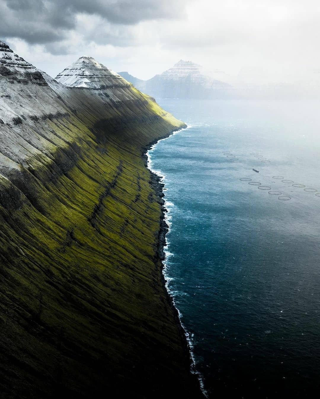 1080x1346, 180 Kb / берег, горы, туман, Фарерские острова, Дания
