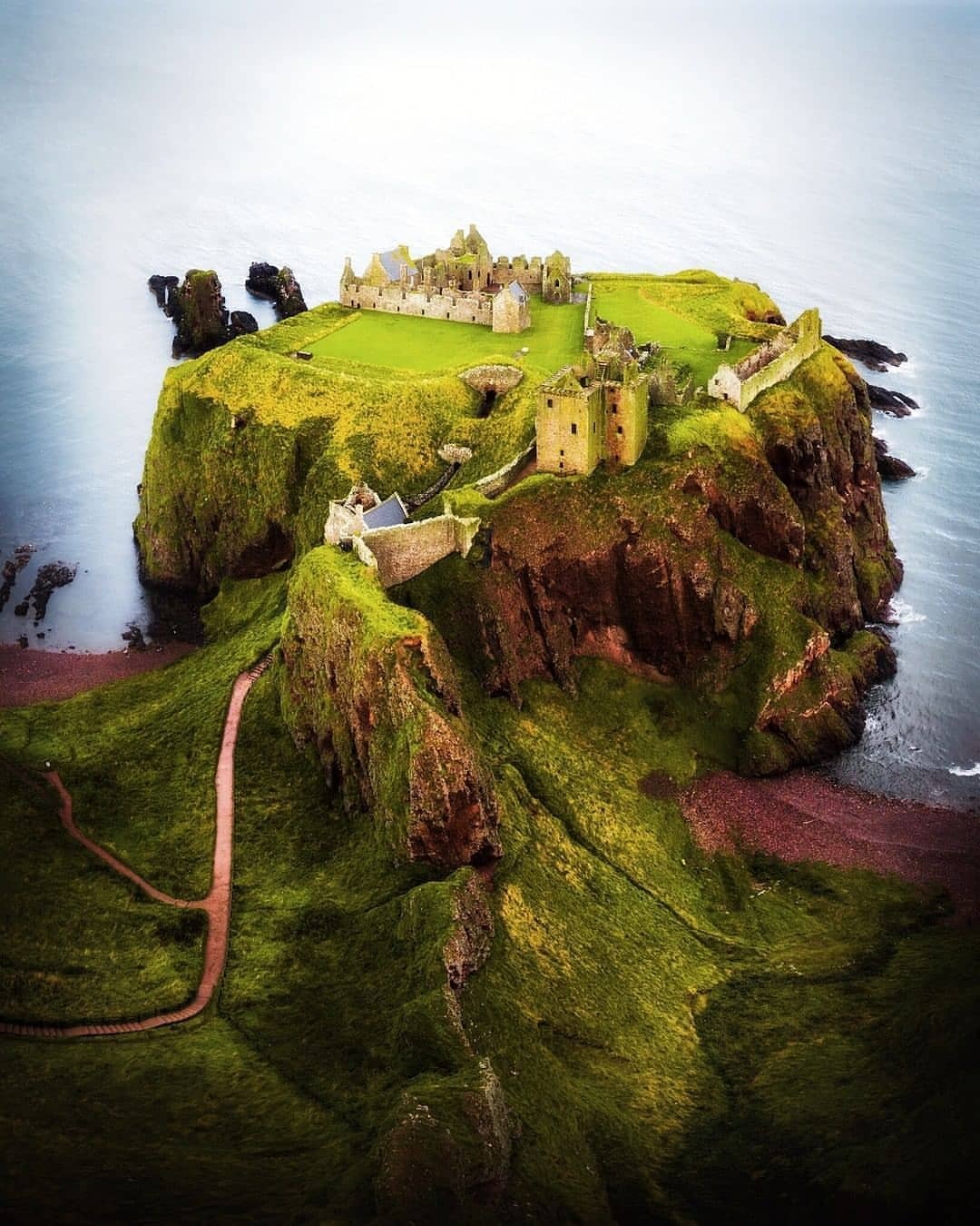 1080x1350, 228 Kb / Замок Данноттар, Шотландия, крепость