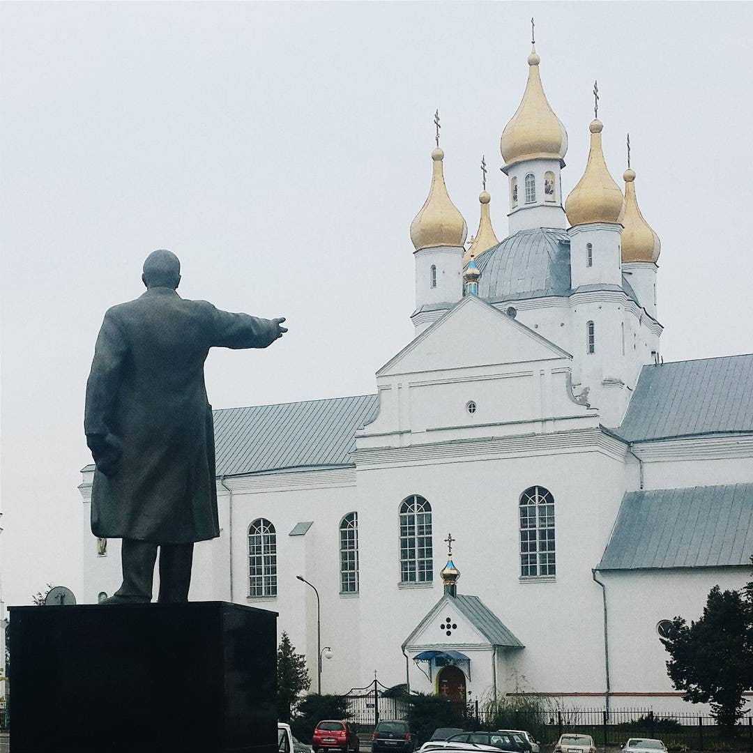 1080x1080, 145 Kb / Ленин, церковь, памятник