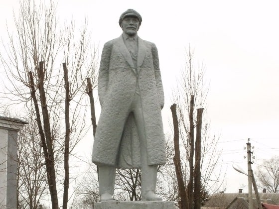 560x420, 64 Kb / кривоногий, памятник, Ленин