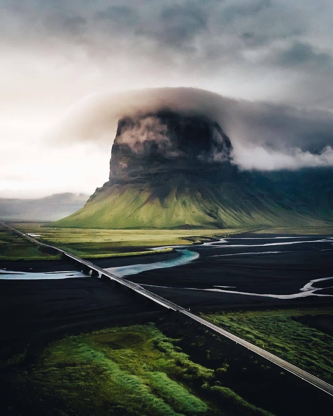 1080x1350, 129 Kb / мост, гора, облака, река, долина, Исландия
