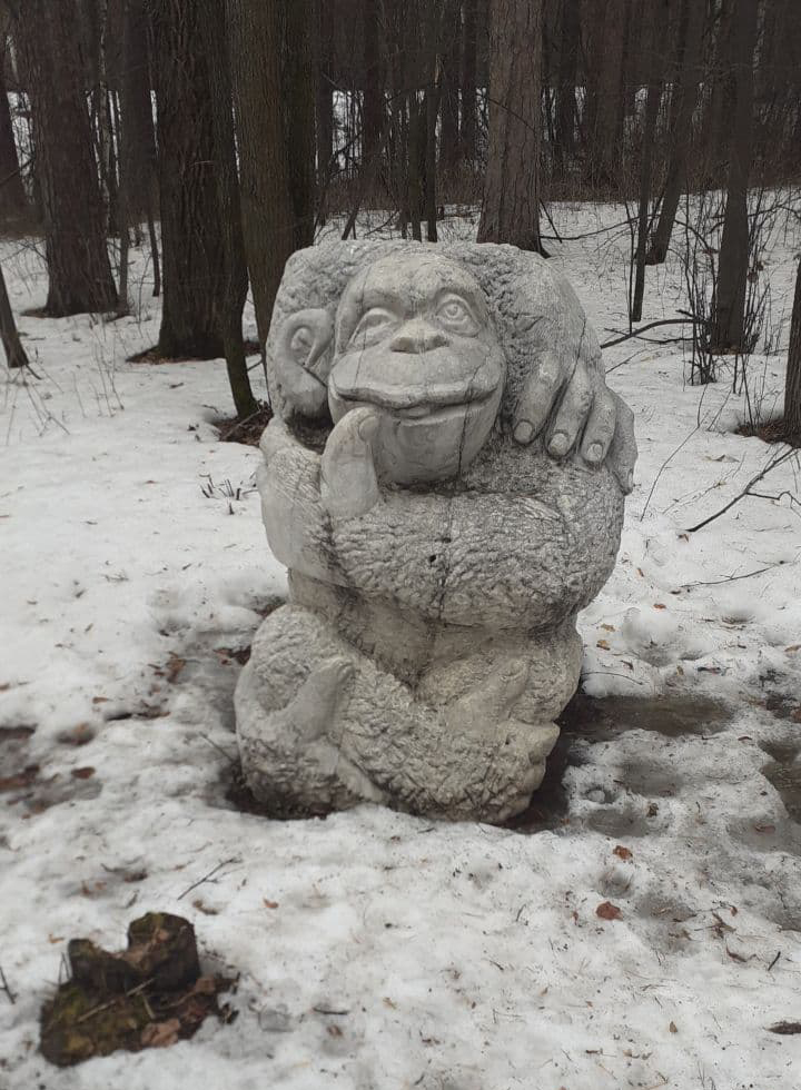 720x980, 251 Kb / парк, снег, деревья, обезьяна, Екатеринбург, скульптура