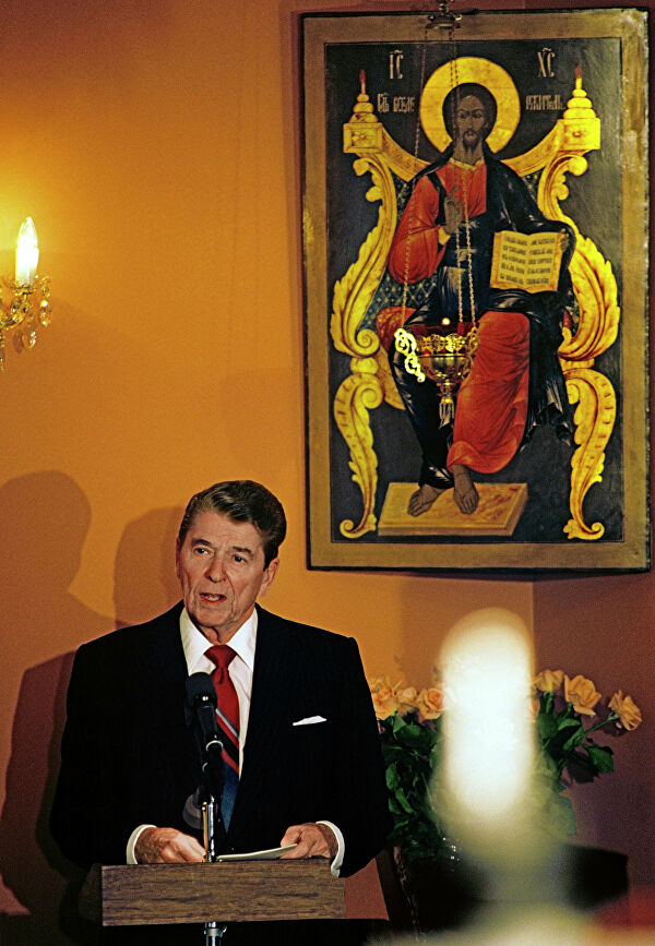 600x867, 117 Kb / Рональд Рейган, президент, икона, пиджак, Москва