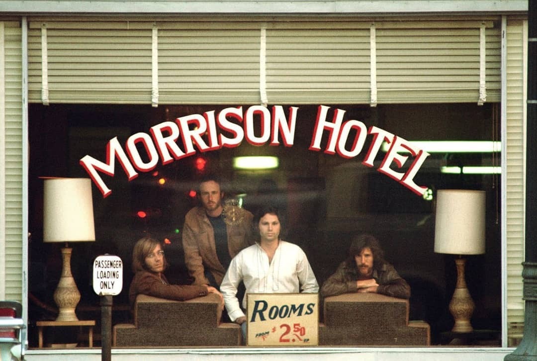 1080x726, 128 Kb / Jim Morrison, The Doors, витрина