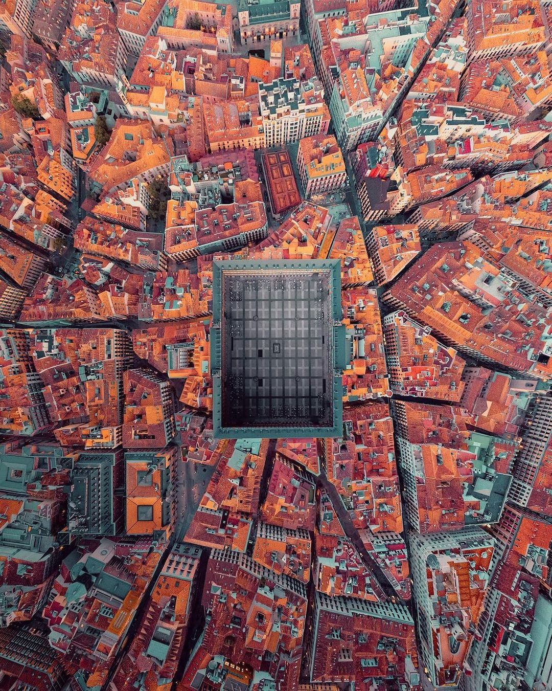 1080x1351, 509 Kb / дома, здания, улицы, вид сверху, Пласа-Майор, Мадрид, Испания