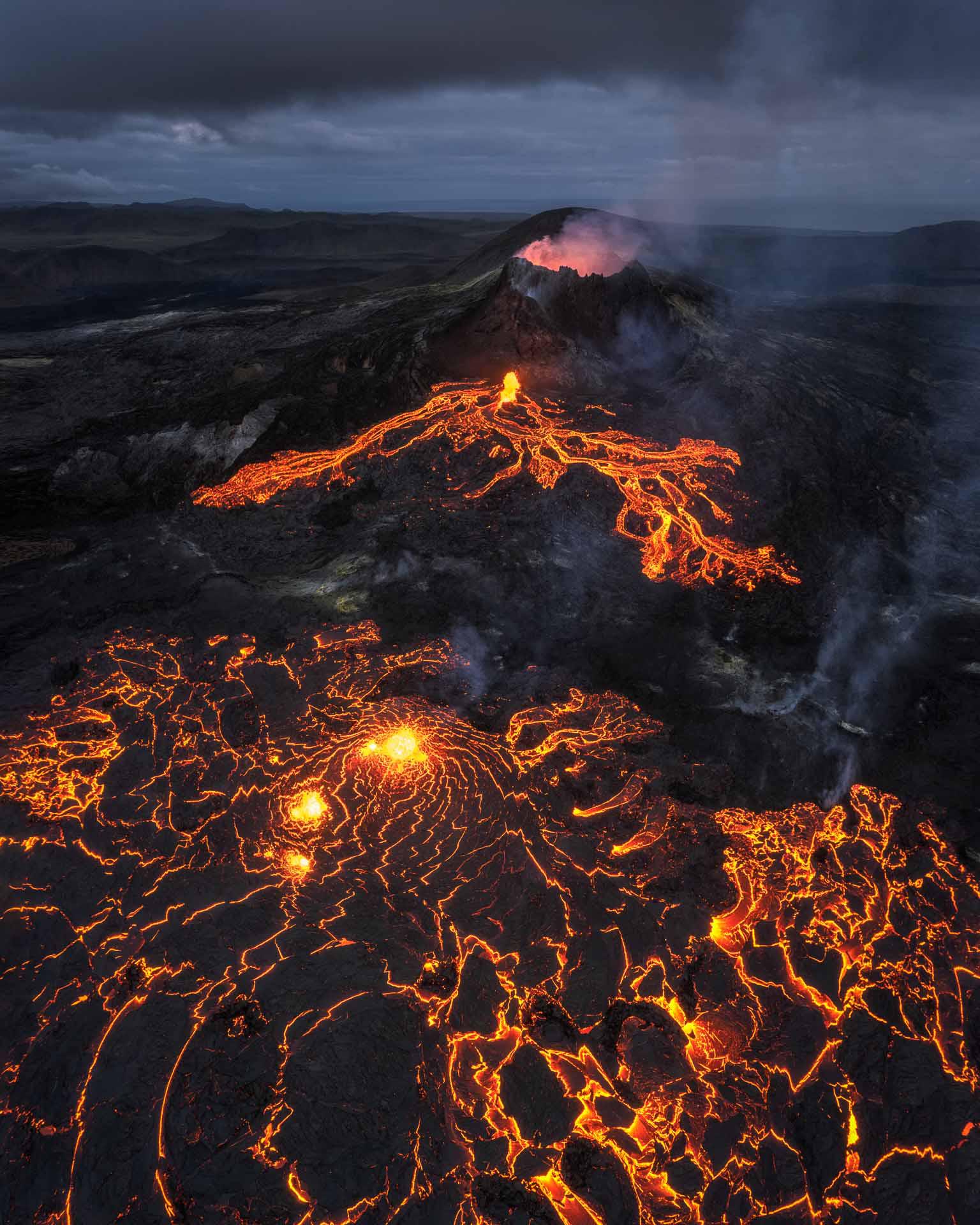 1536x1920, 292 Kb / вулкан, извержение, лава, Исландия
