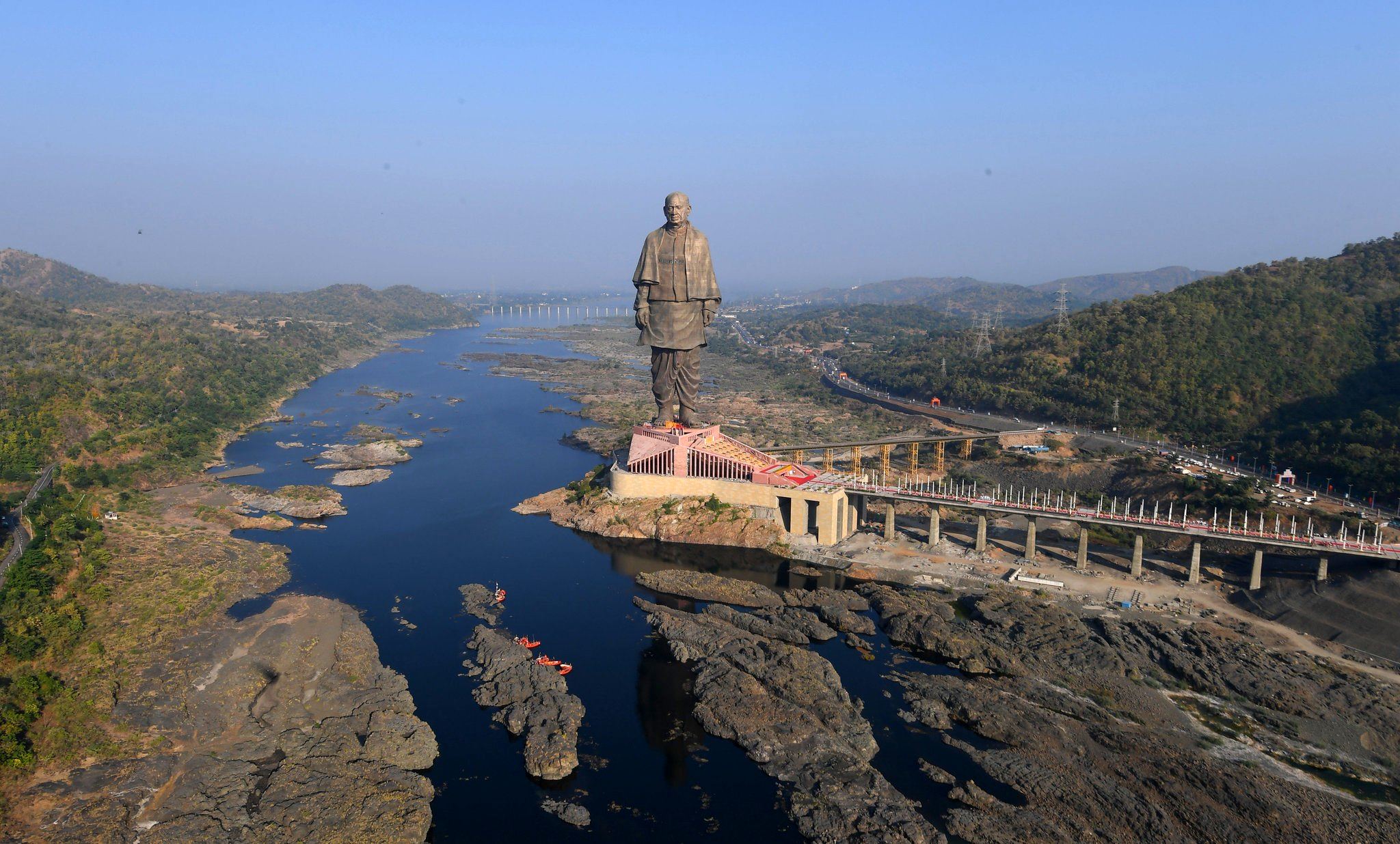 2048x1236, 435 Kb / Индия, река, статуя единства