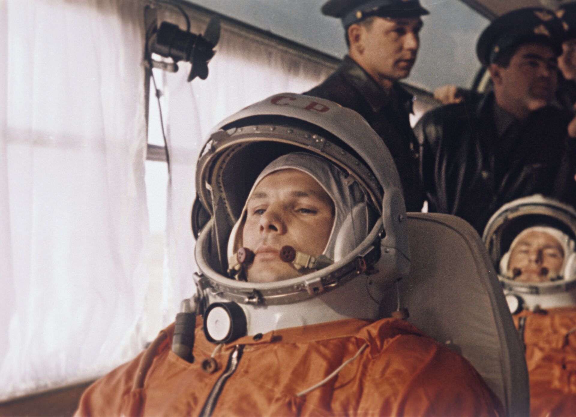 1920x1391, 224 Kb / Юрий Гагарин, 12 апреля, день космонавтики, скафандр, шлем, вентилятор, СССР, восток, космос, ракета, старт, пуск, поехали, юрапрости