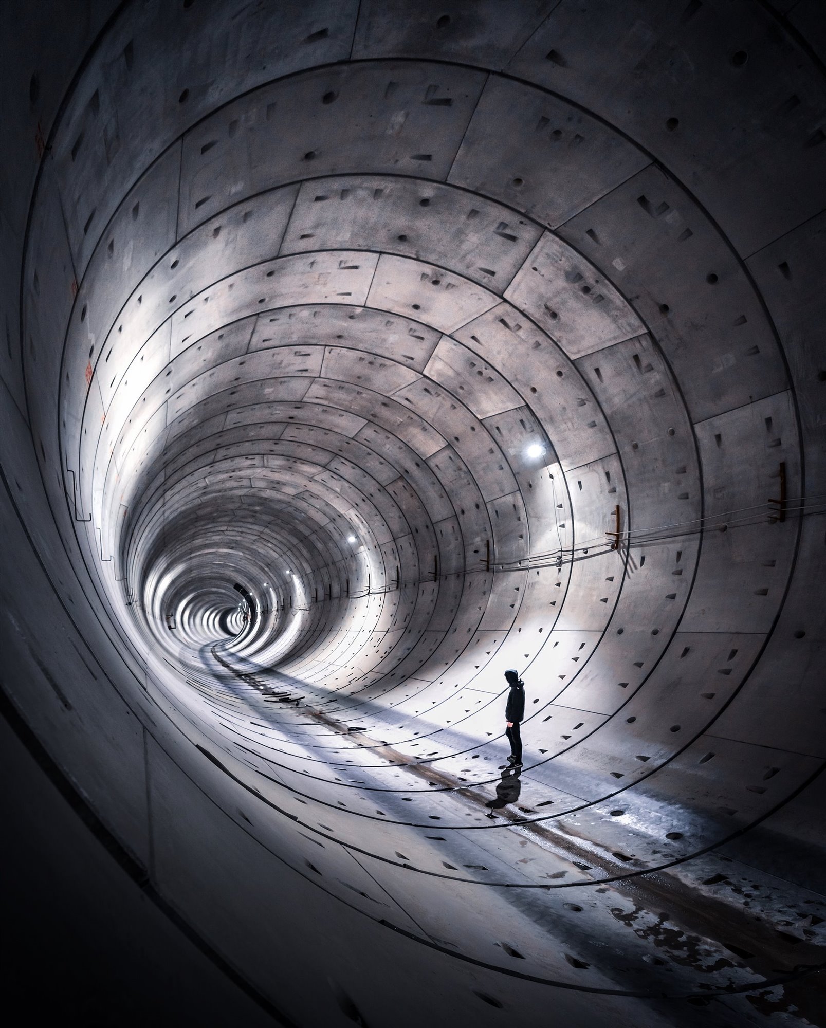 1607x2000, 499 Kb / тоннель, подземка, человек, Нидерланды