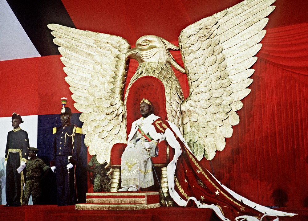 1000x717, 242 Kb / Император, Африка, Бокасса, трон, ЦАР, крылья, птица, золото, мантия, коронация, король