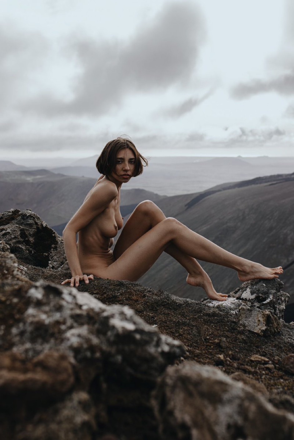 941x1410, 188 Kb / Irina Lozovaya, голая, горы, скалы