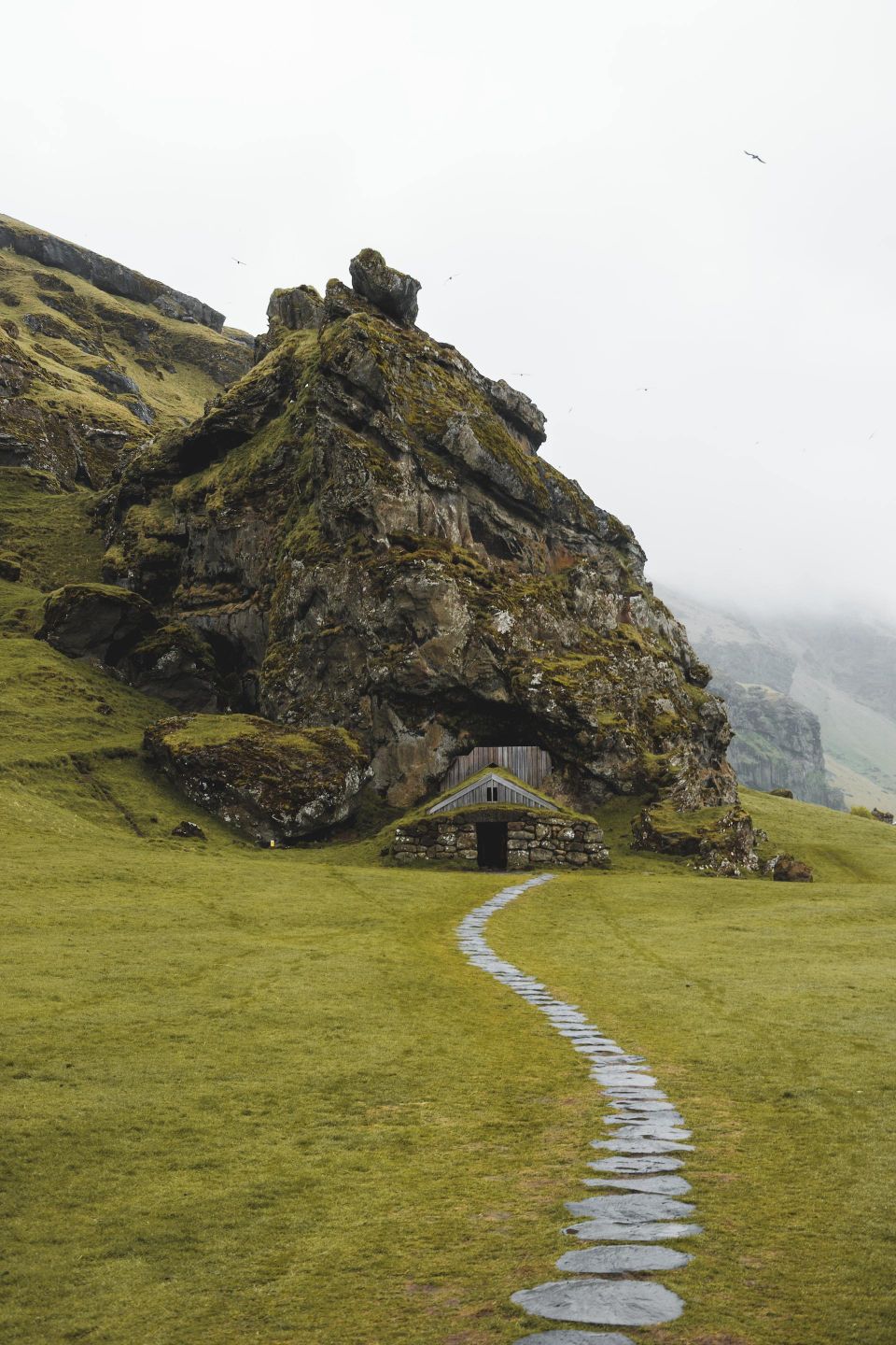 960x1440, 236 Kb / пещера, Исландия, горы, скалы, тропа, дорожка