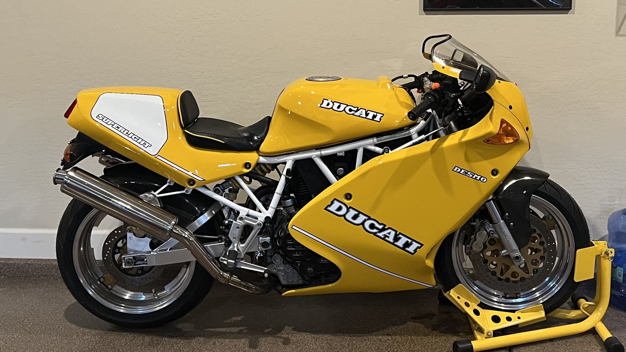 2048x1152, 408 Kb / Ducati Superlight 900SS, 