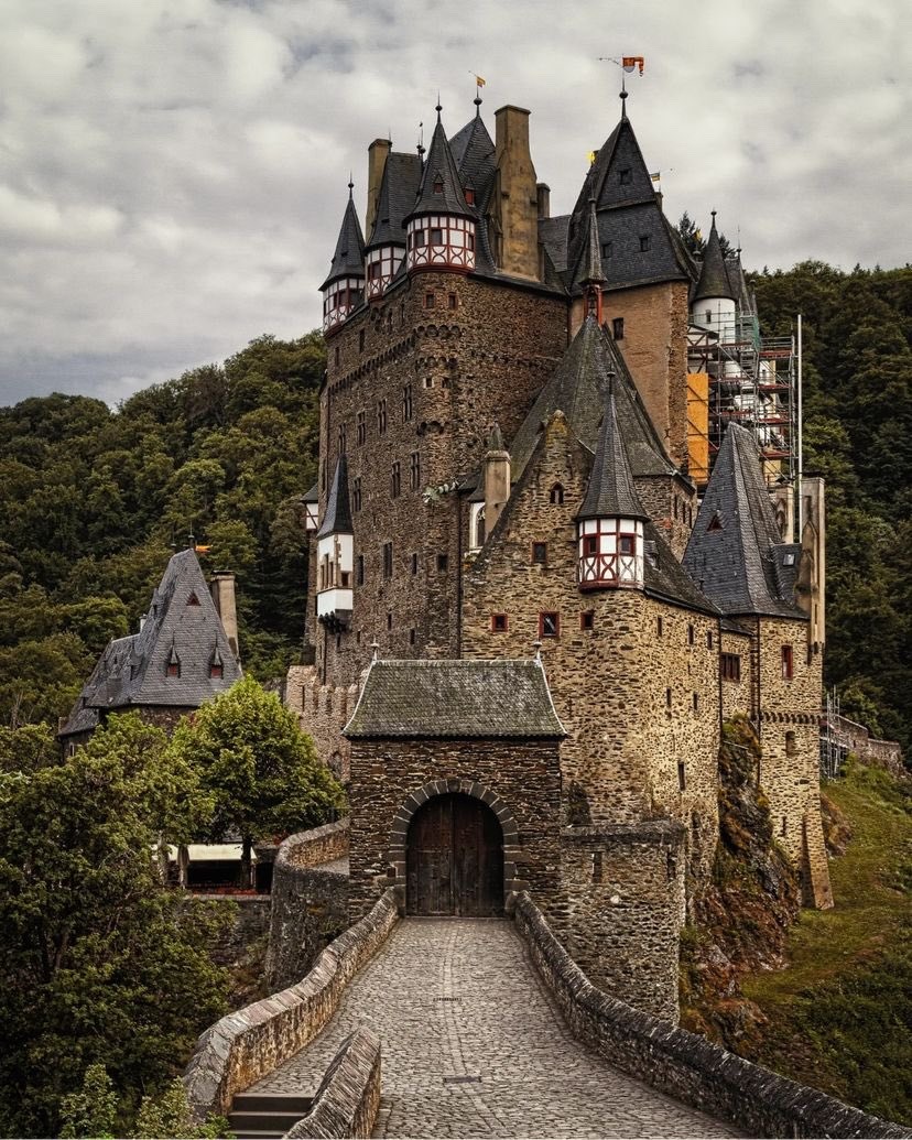 828x1035, 297 Kb / Eltz Castle, , , ,  