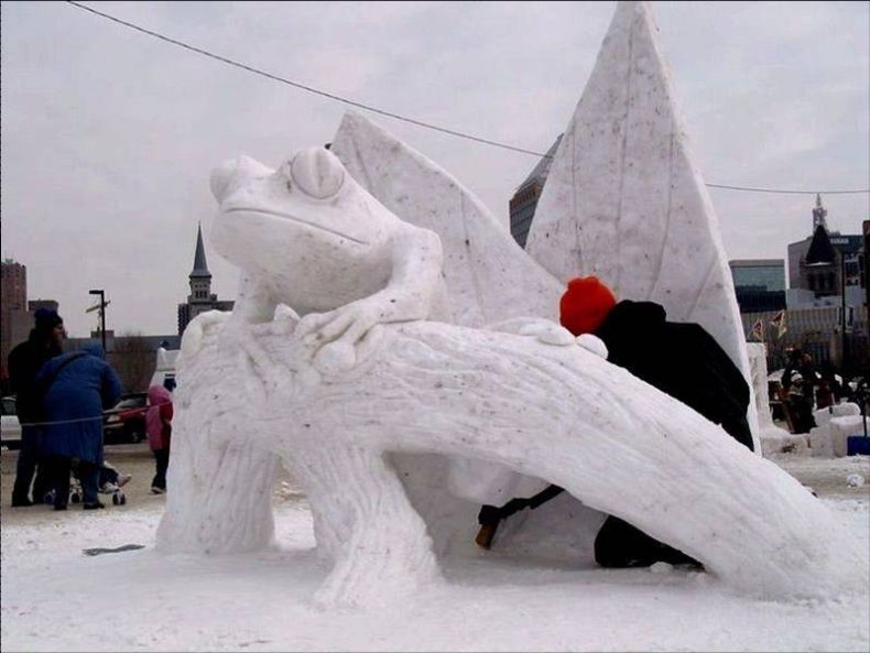 790x593, 55 Kb / жаба, лягушка, снег, скульптура