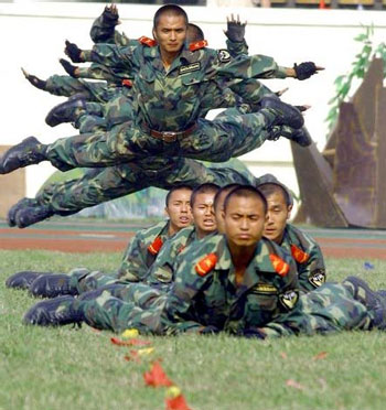 350x372, 42 Kb / китай, спецназ, армия, лежа, прыжок, солдат, форма