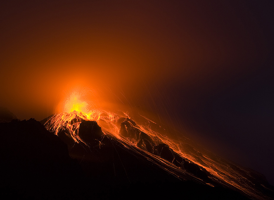 900x656, 246 Kb / вулкан, лава, извержение