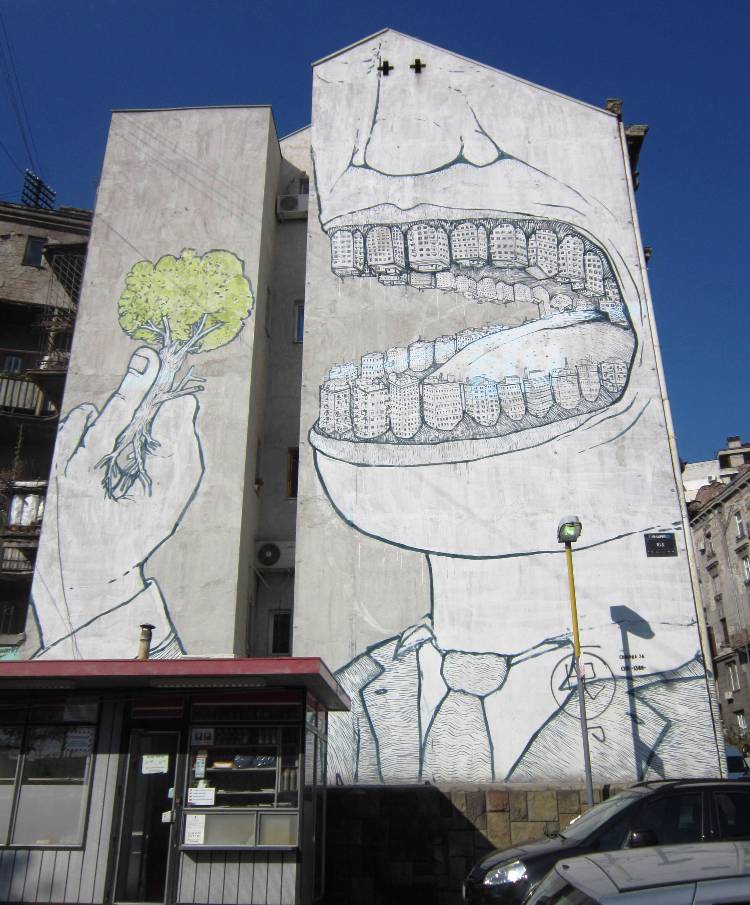 750x905, 98 Kb / граффити, здание, рот, зубы, дерево