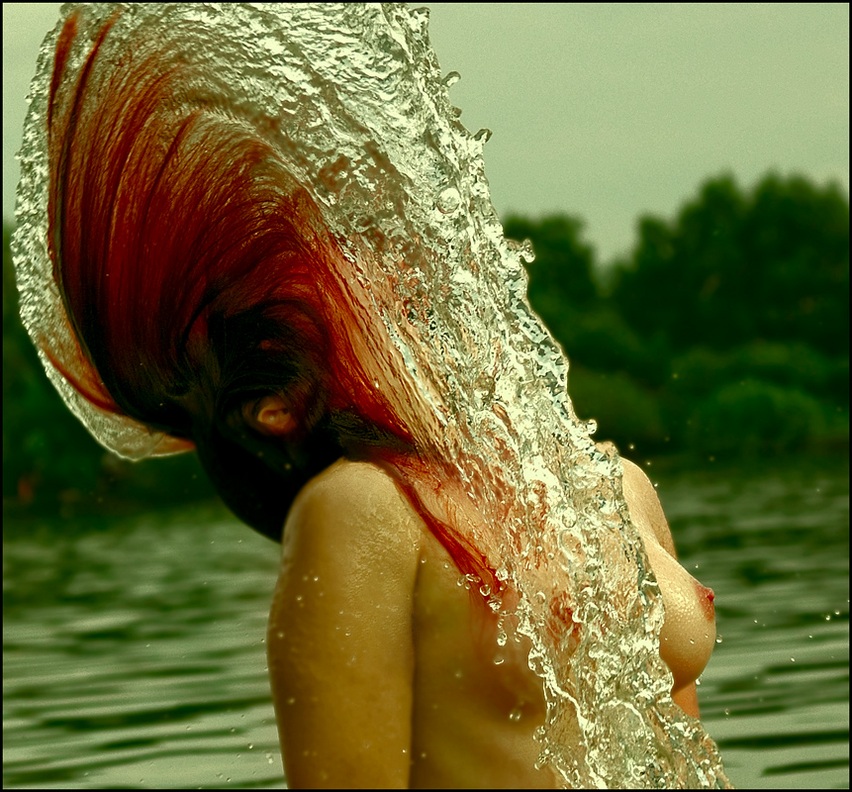 852x792, 242 Kb / рыжая, озеро, вода, волосы, динамика
