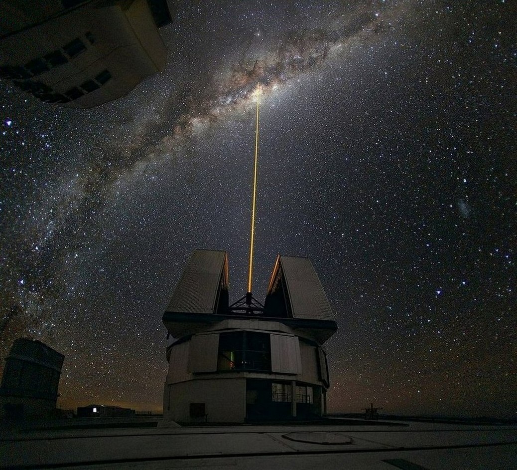 1038x942, 296 Kb / телескоп, лазер, луч, ночь, звезды