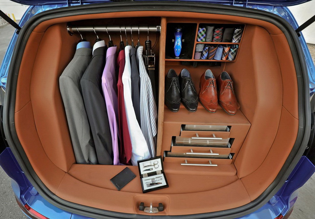 1100x764, 289 Kb / галстук, ботинки, пиджак, гардероб, багажник, авто