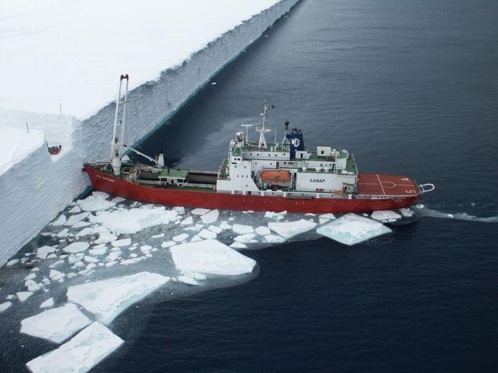 700x525, 48 Kb / море, корабль, снег, лед