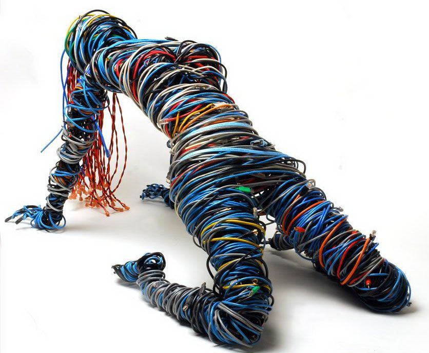 836x688, 150 Kb / девушка, скульптура, cat5, cat6, кабель