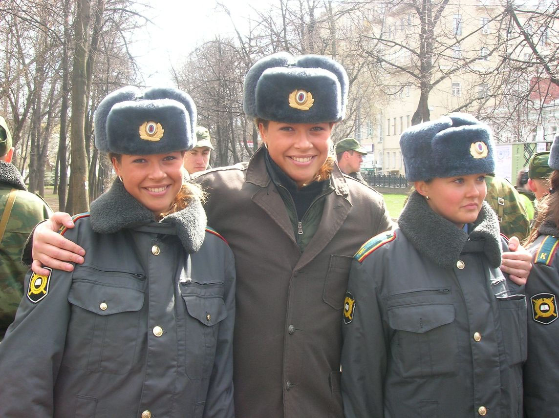 1144x856, 252 Kb / навального нахуй, милиция, девушки