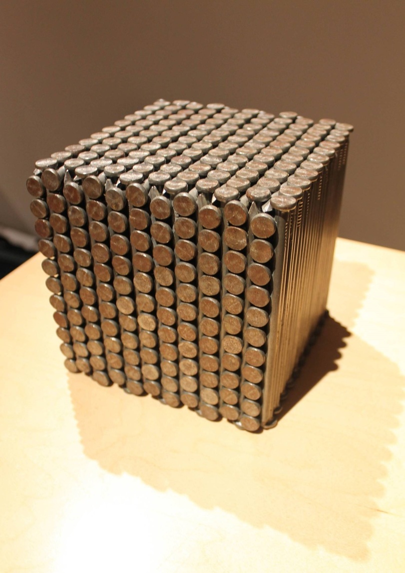 811x1146, 201 Kb / куб, гвозди