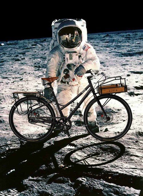 500x685, 104 Kb / космос, велосипед, космонавт, планета