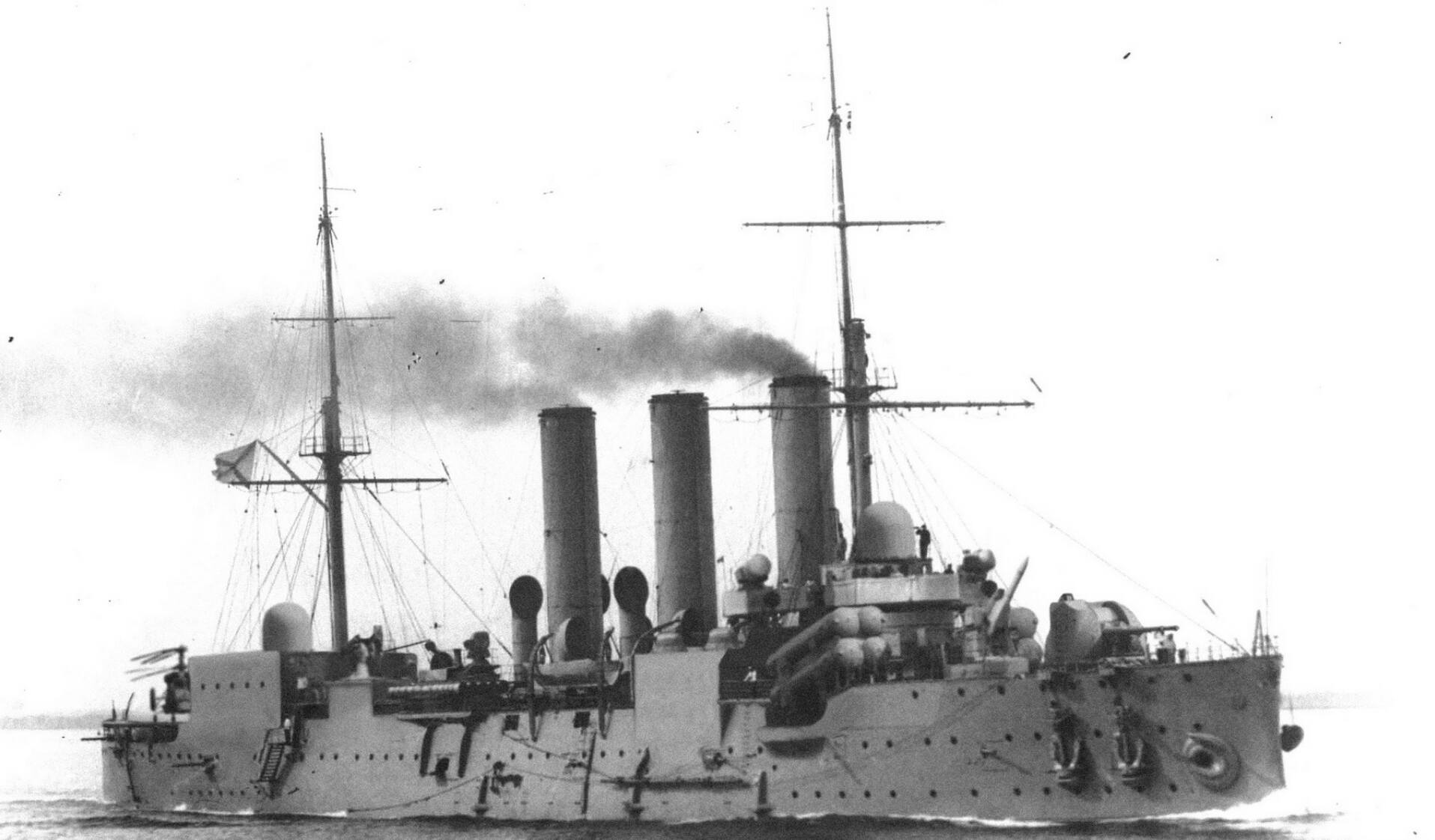 1915x1122, 140 Kb / Аврора, ремонт, ч/б, фотожаба, корабль