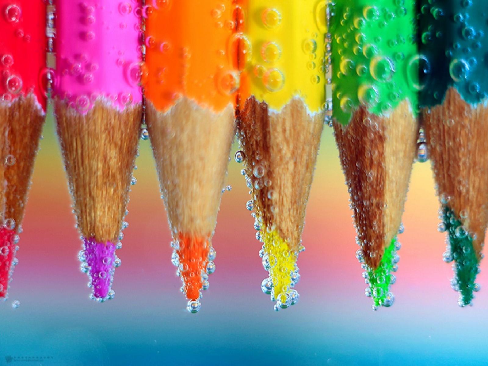 Радуга цветными карандашами